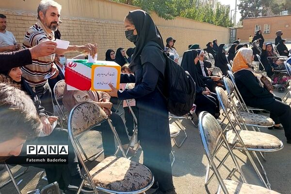 برگزاری جلسه انتخابات انجمن اولیا و مربیان در دبیرستان نمونه دولتی ولایت