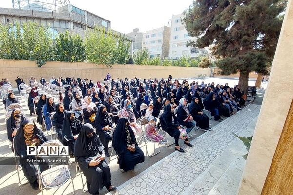برگزاری جلسه انتخابات انجمن اولیا و مربیان در دبیرستان نمونه دولتی ولایت