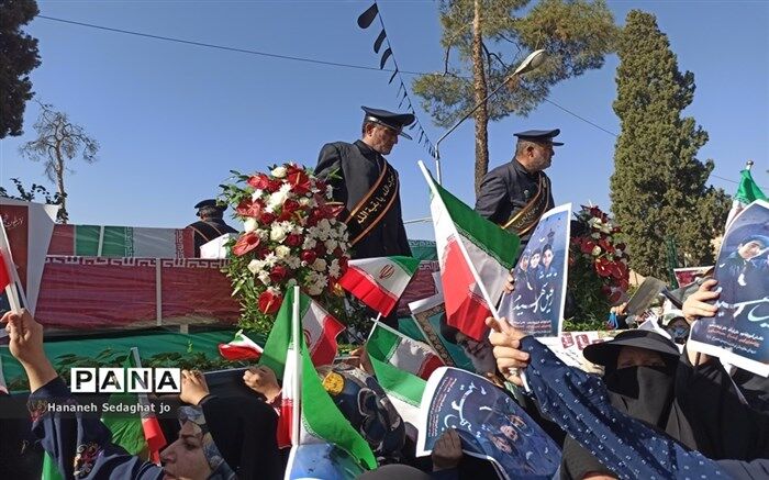 دلنوشته‌خوانی دانش‌آموزان مرودشت برای دانش‌آموزان شهید ‌در شیراز
