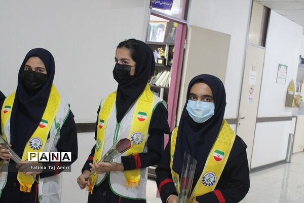 ‌دانش‌آموزان عضو سازمان دانش‌آموزی استان بوشهر روز بسیج را گرامی داشتند