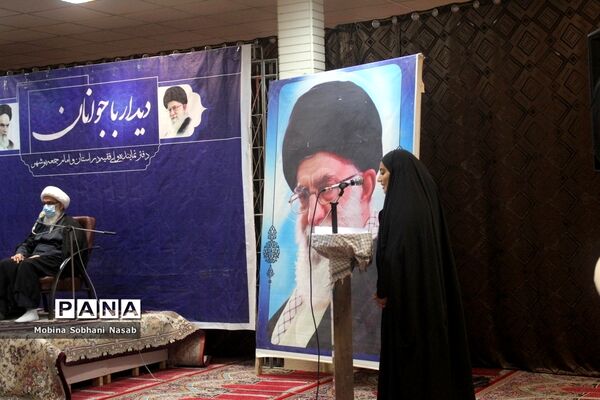 دیدار نماینده ولی فقیه در استان و امام جمعه بوشهر با جوانان