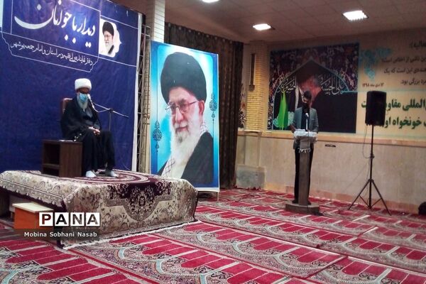 دیدار نماینده ولی فقیه در استان و امام جمعه بوشهر با جوانان
