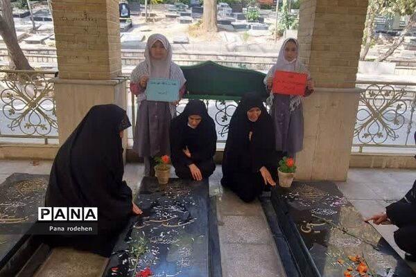 غبارروبی مزار شهدا توسط دانش‌آموزان دبستان پروین اعتصامی رودهن