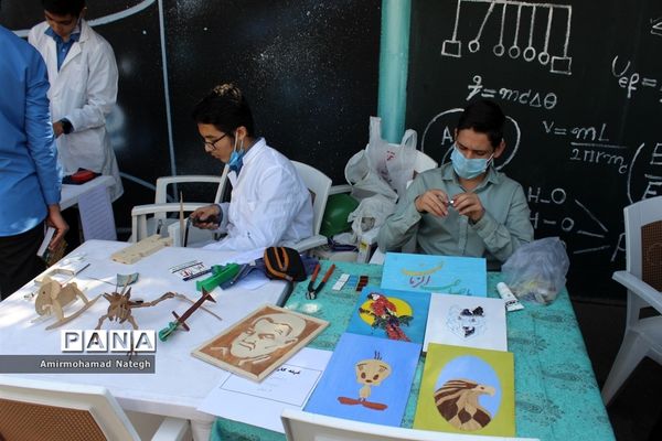 اولین دوره نمایشگاهی دستاوردهای دانش‌آموزان دبیرستان نمونه دولتی هفده شهریور