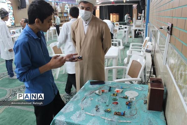 اولین دوره نمایشگاهی دستاوردهای دانش‌آموزان دبیرستان نمونه دولتی هفده شهریور