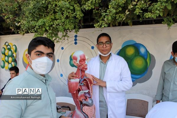 اولین دوره نمایشگاهی دستاوردهای دانش‌آموزان دبیرستان نمونه دولتی هفده شهریور