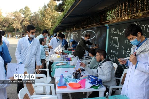 اولین دوره نمایشگاهی دستاوردهای دانش‌آموزان دبیرستان نمونه دولتی هفده شهریور