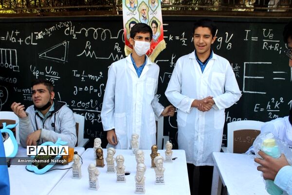 اولین دوره نمایشگاهی دستاوردهای دانش‌آموزان دبیرستان نمونه دولتی هفده شهریور
