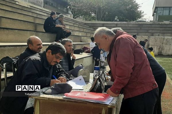 برگزاری مسابقه فوتبال به‌مناسبت روز دانش‌آموز در ورزشگاه پیروزی منطقه ۱۳