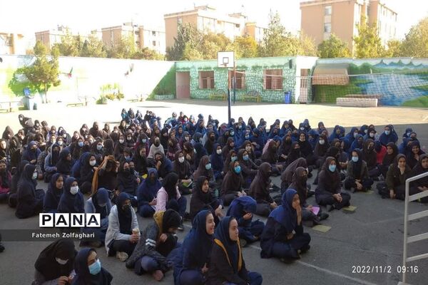 مراسم  روز دانش آموز در دبیرستان فجر منطقه ۱۴