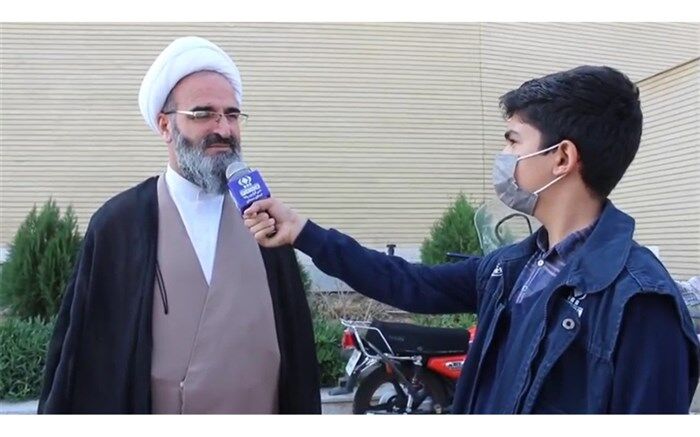 دعوت نماینده ولی فقیه در استان سمنان از دانش‌آموزان جهت حضور در راهپیمایی / فیلم