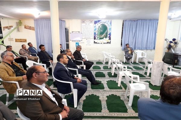 نشست شورای دبیران دبیرستان پسرانه نمونه آیت‌الله خامنه‌ای کاشمر