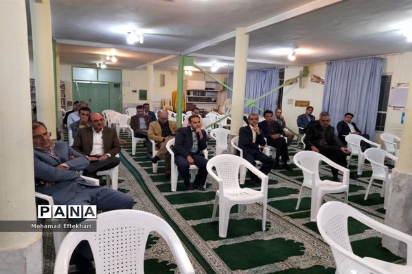 نشست شورای دبیران دبیرستان پسرانه نمونه آیت‌الله خامنه‌ای کاشمر