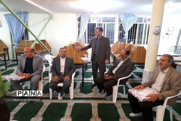 نشست شورای دبیران دبیرستان پسرانه نمونه آیت‌الله خامنه‌ای کاشمر