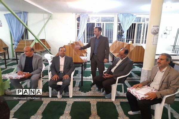 نشست شورای دبیران دبیرستان پسرانه نمونه آیت‌الله خامنه‌ای کاشمر