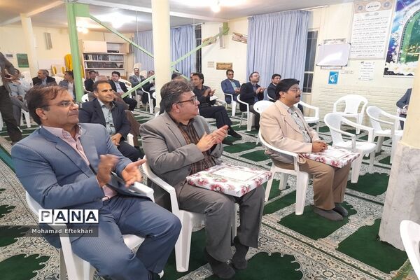 نشست شورای دبیران دبیرستان پسرانه نمونه آیت‌الله خامنه‌ای کاشمر