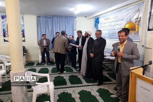 نشست شورای دبیران دبیرستان پسرانه نمونه آیت‌الله خامنه‌ای کاشمر