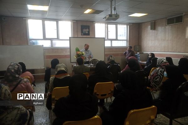 برگزاری اولین جلسه هدایت تحصیلی دانش‌آموزان پایه هفتم دبیرستان حر منطقه ۱۳