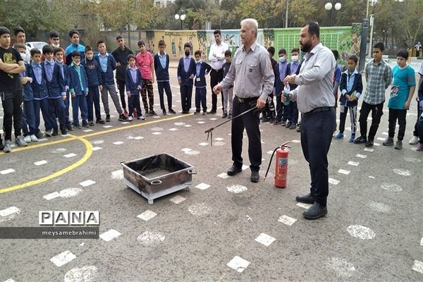 برگزاری مانور پدافندغیرعامل در منطقه کهریزک