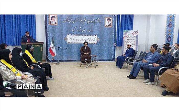 ‌دانش‌آموزان نشان‌دهنده آینده روشن کشور هستند