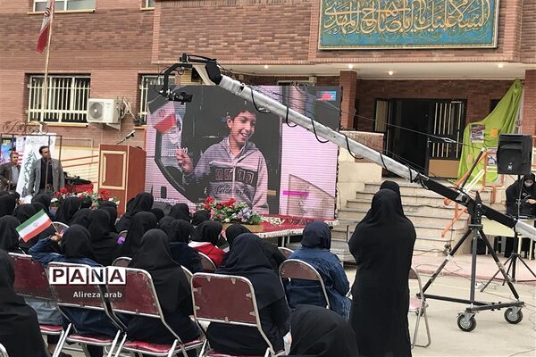 آیین نواختن زنگ استکبار‌ستیزی در ورامین