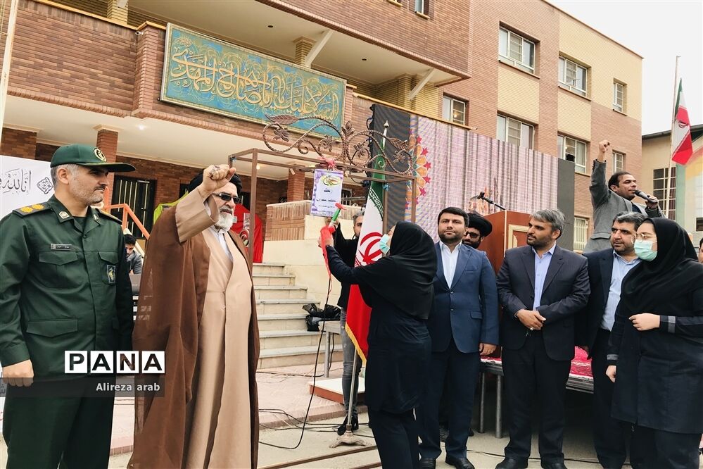 آیین نواختن زنگ استکبار‌ستیزی در ورامین