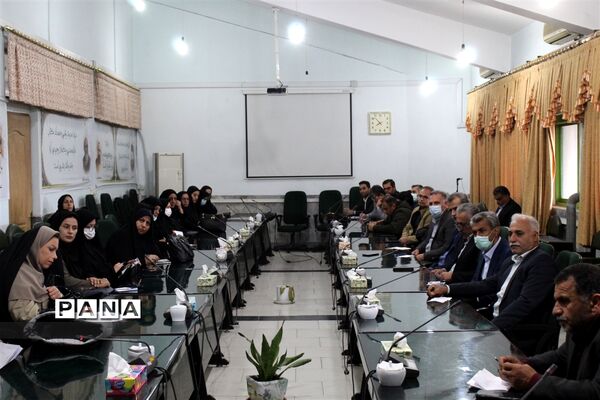 نشست هم‌اندیشی و هماهنگی مدیران مدارس ناحیه دو ساری به‌مناسبت گرامیداشت ۱۳ آبان