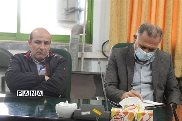 نشست هم‌اندیشی و هماهنگی مدیران مدارس ناحیه دو ساری به‌مناسبت گرامیداشت ۱۳ آبان