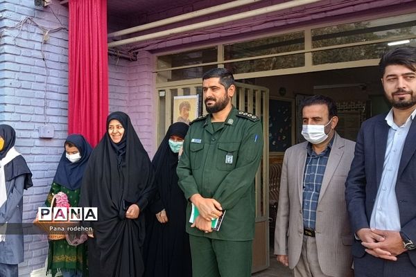 نواختن زنگ استکبار‌ستیزی در آموزش و‌ پرورش رودهن