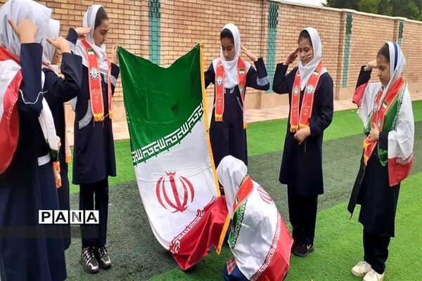 پویش دانش‌آموزی «پرچم نماد وطن» در اندیمشک