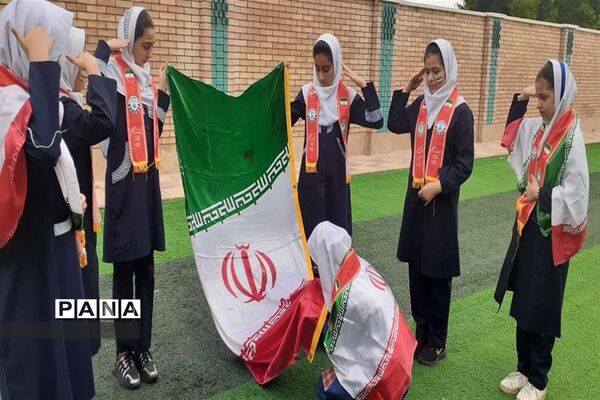 پویش دانش‌آموزی «پرچم نماد وطن» در اندیمشک