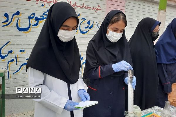 بزرگداشت روز آزمایشگاه در دبیرستان حدیث کسا خاورشهر