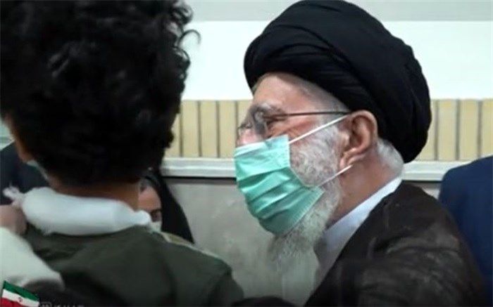 دلجویی رهبر انقلاب از آرتین سرایداران و خانواده دانش‌آموز شهید حادثه شاهچراغ/ فیلم