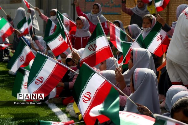 گرامیداشت ۱۳ آبان زنگ استکبار ستیزی در دبستان سعدی