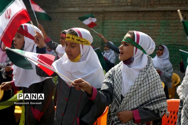 گرامیداشت ۱۳ آبان زنگ استکبار ستیزی در دبستان سعدی
