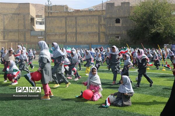 گرامیداشت ۱۳ آبان زنگ استکبار ستیزی در دبستان سعدی