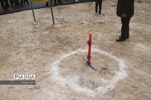 کلنگ زنی پروژه مشارکتی سالن چند منظوره شهید رضا نگهبان در بهبهان