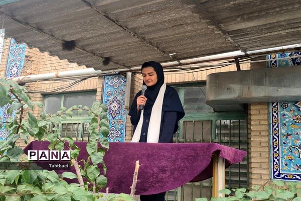 گرامیداشت  روز دانش‌آموز در دبیرستان زینبیه منطقه ۱۳