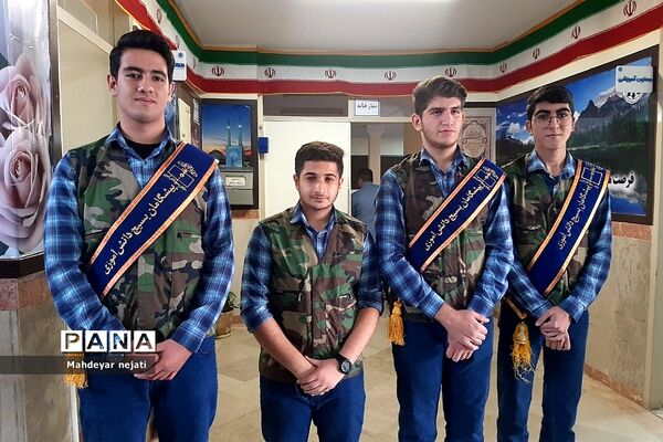 زنگ استکبارستیزی و افتتاح پایگاه بسیج دانش‌آموزی در دبیرستان شهید بهشتی رودهن