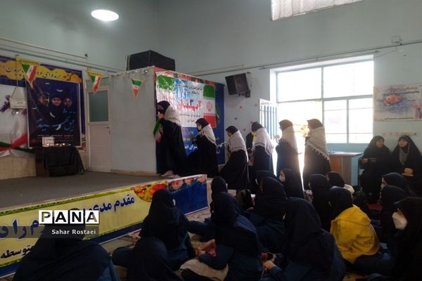 آیین نواختن زنگ روز دانش‌آموز و استکبارستیزی در دبیرستان شاهد فیض ناحیه ۳ شیراز