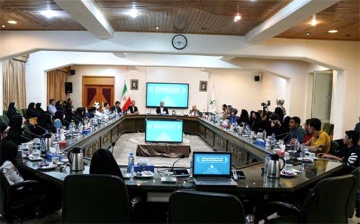 دیدار مدیرعامل کانون با اعضای نوجوان در آستانه روز دانش‌آموز