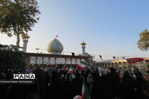 اجتماع دانش‌آموزان شیرازی به یاد شهدای حادثه تروریستی حرم شاهچراغ (ع)