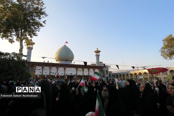 اجتماع دانش‌آموزان شیرازی به یاد شهدای حادثه تروریستی حرم شاهچراغ (ع)