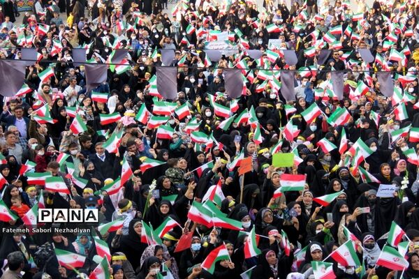اجتماع دانش‌آموزان شیرازی به یاد شهدای حادثه تروریستی حرم شاهچراغ (ع)