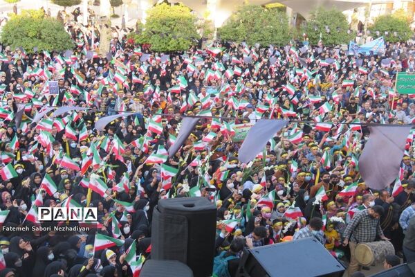 اجتماع دانش‌آموزان شیرازی به یاد شهدای حادثه تروریستی حرم شاهچراغ (ع)