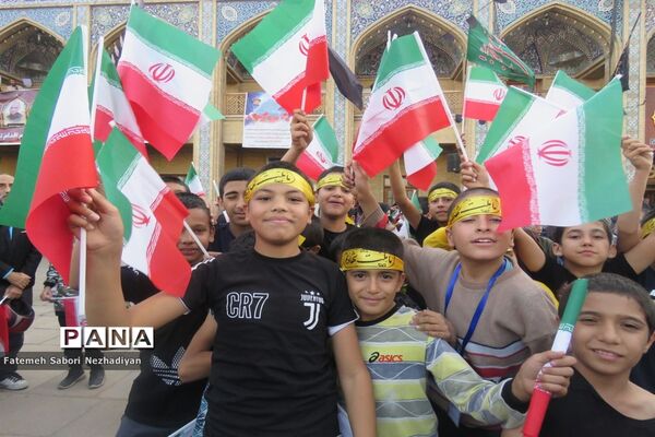 اجتماع دانش‌آموزان شیرازی به یاد شهدای حادثه تروریستی حرم شاهچراغ (ع)