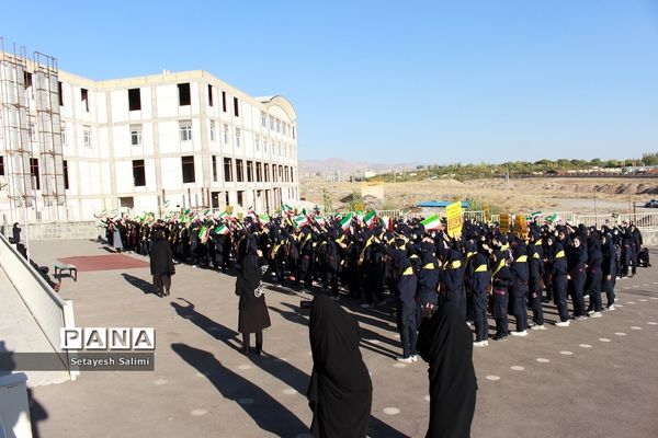 زنگ مبارزه با استکبار جهانی در مدرسه تمام‌تشکیلاتی سردار شهید سلیمانی زنجان