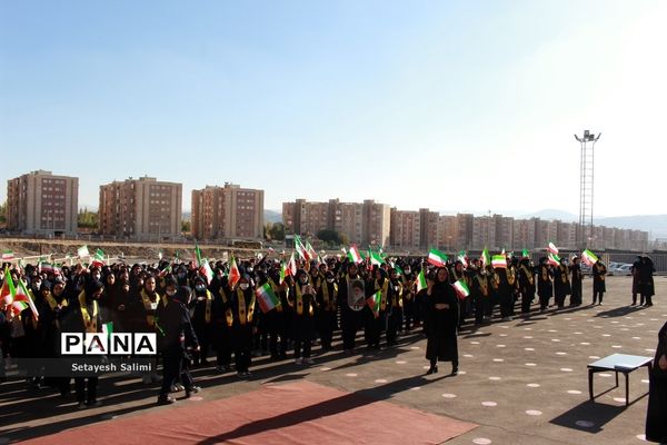 زنگ مبارزه با استکبار جهانی در مدرسه تمام‌تشکیلاتی سردار شهید سلیمانی زنجان