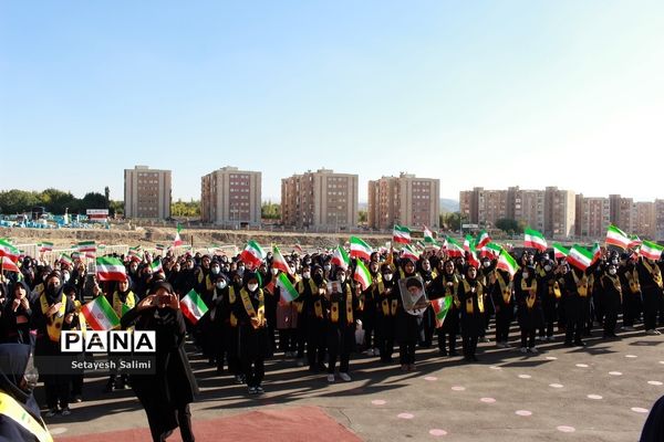 زنگ مبارزه با استکبار جهانی در مدرسه تمام‌تشکیلاتی سردار شهید سلیمانی زنجان