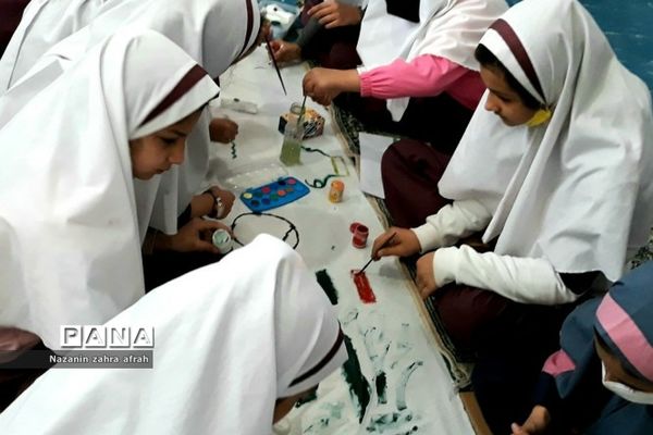 نقاشی همگانی ویژه مراسم روز دانش‌آموز و استکبارستیزی در مدرسه حضرت زهرا(س) رودهن